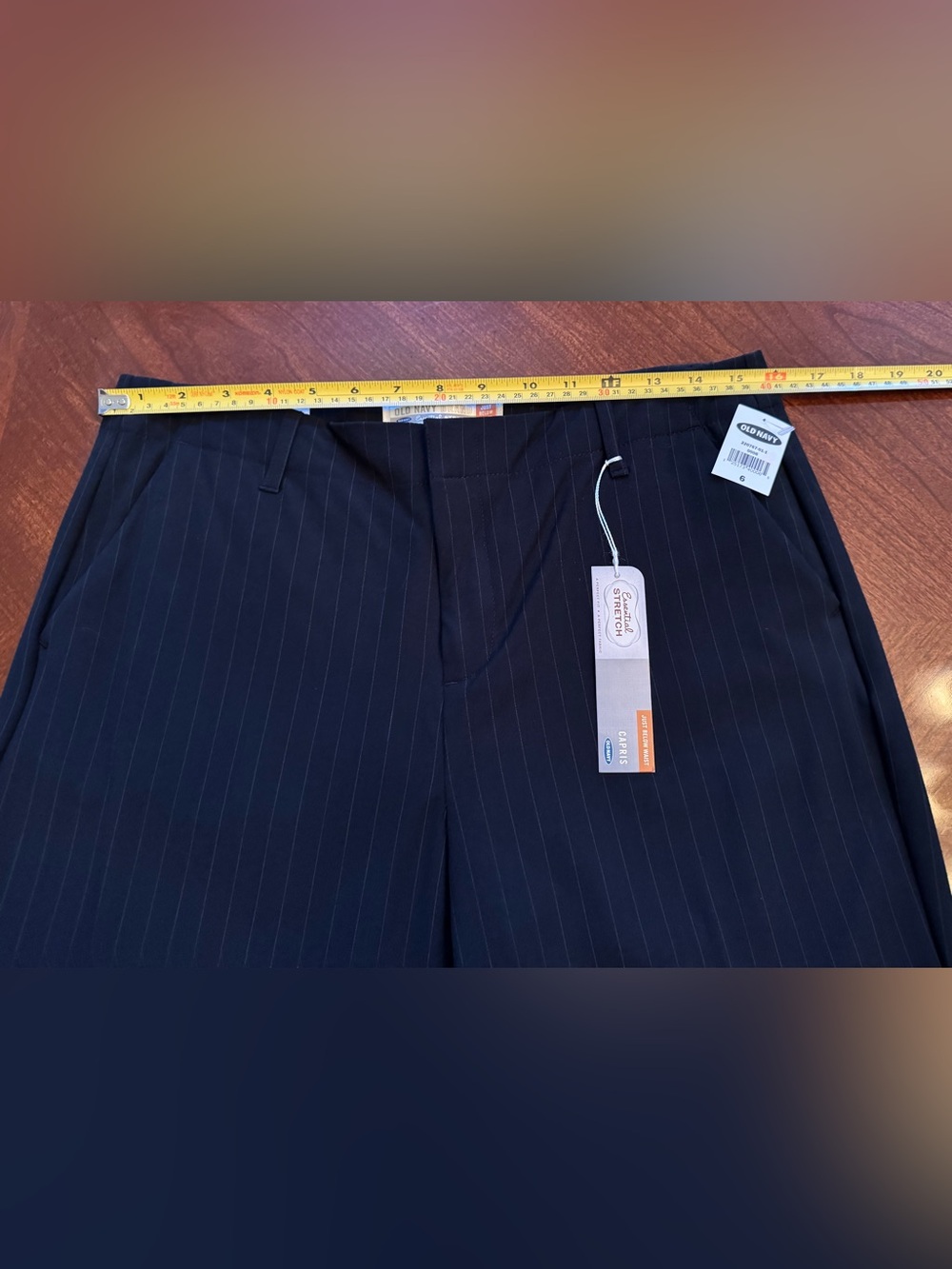 Old Navy Capris Women's Black Pinstripe Capris Size 6 **NWT** - Picture 5 of 13